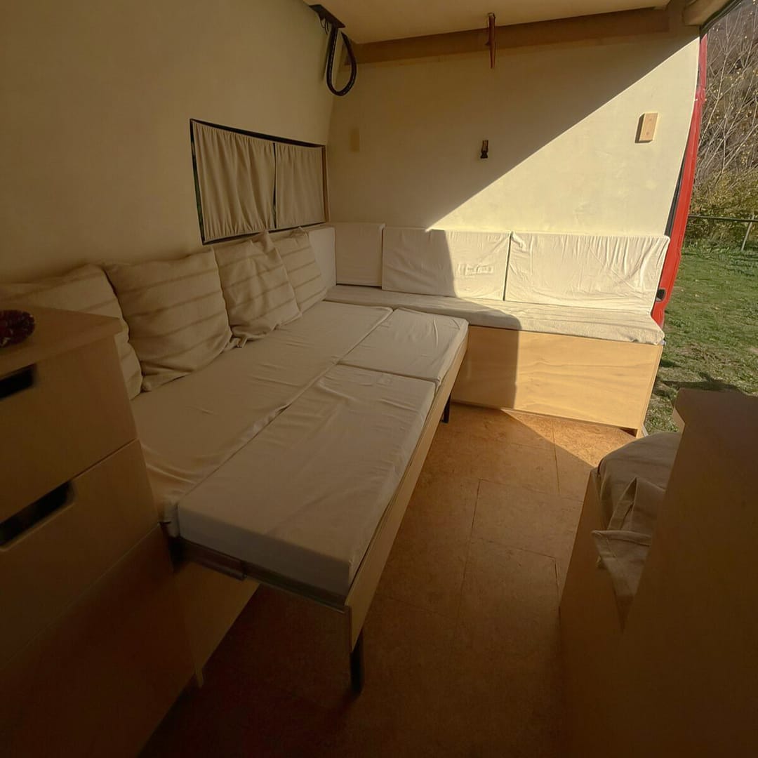 מיטת אורחים 11